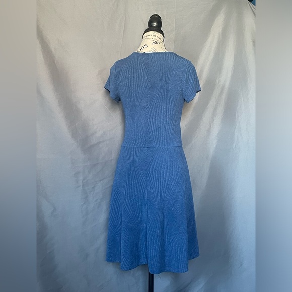 FREE w/ Purchase Trixxi Clothing Company - Blue Short-Sleeve V-Neck Dress | M - Picture 4 of 8